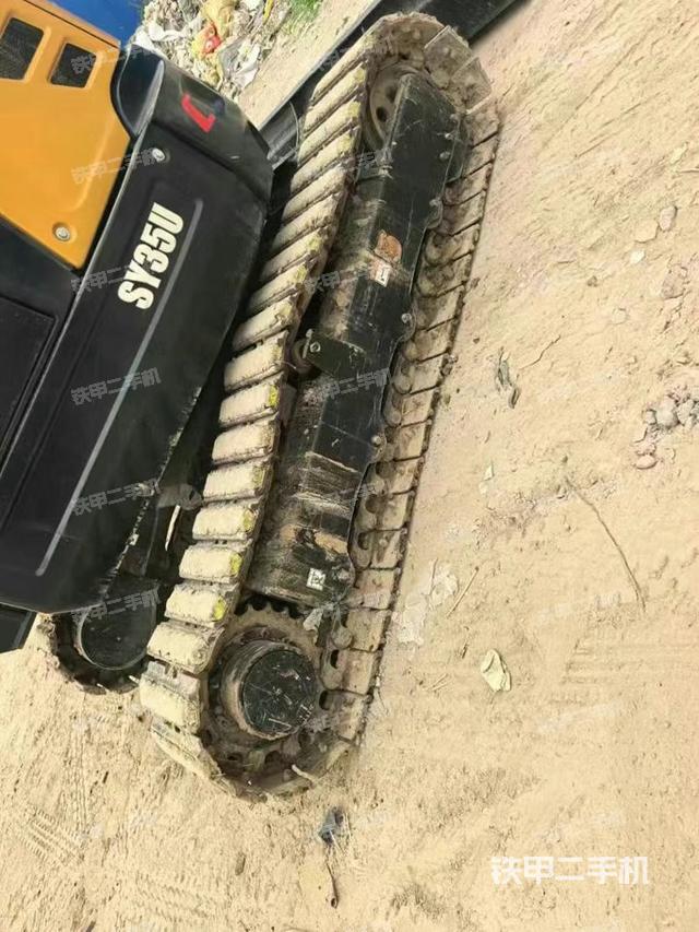 回转马达和主控阀（整机外观）