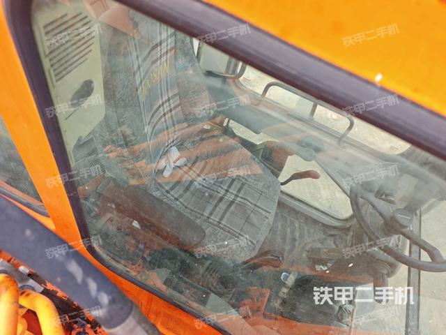 駕駛室整體(整機外觀) 駕駛室整體(整機外觀)