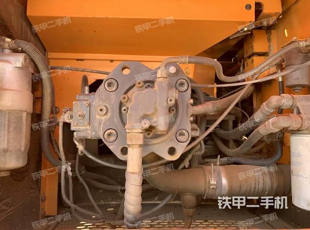 液压泵舱室正面整体(整机外观) 液压泵舱室正面整体(整机外观)