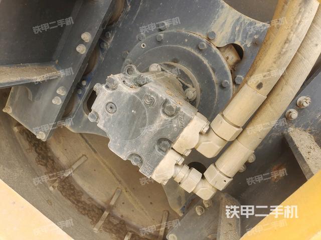 后轮左侧全景(压路机前后车架) 后轮左侧全景(压路机前后车架)