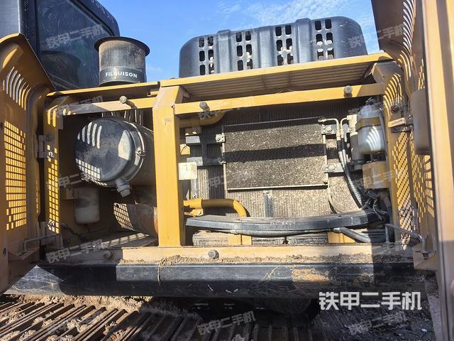 散熱器正面(大件艙室) 散熱器正面(大件艙室)