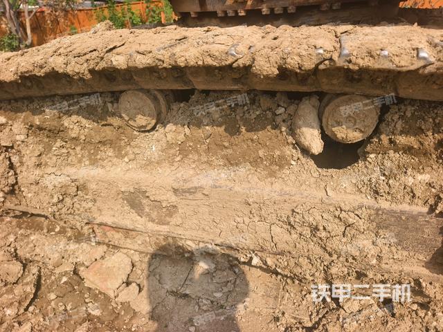 右側(cè)履帶整體(行走機(jī)構(gòu)) 右側(cè)履帶整體(行走機(jī)構(gòu))