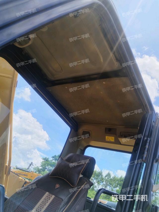 顶棚整体(驾驶室部分) 顶棚整体(驾驶室部分)