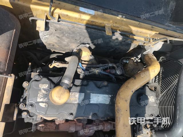 气门室盖螺丝特写(上车部件) 气门室盖螺丝特写(上车部件)