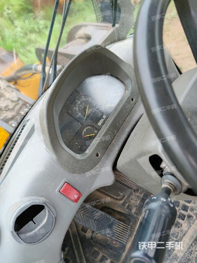 儀表盤(駕駛室部分) 儀表盤(駕駛室部分)