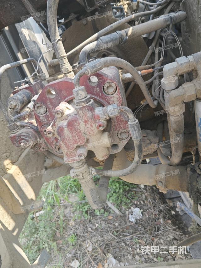 液壓泵艙室正面整體(整機(jī)外觀) 液壓泵艙室正面整體(整機(jī)外觀)