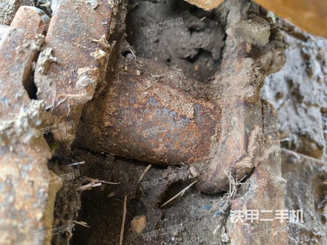 右側(cè)履帶整體(行走機(jī)構(gòu)) 右側(cè)履帶整體(行走機(jī)構(gòu))