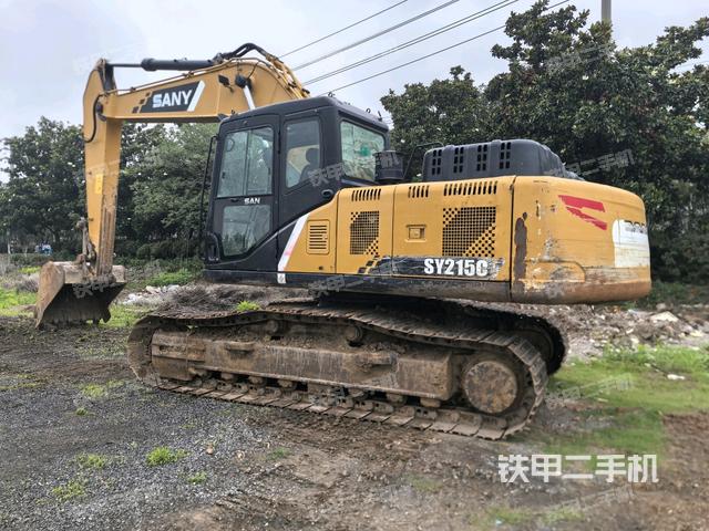 駕駛室整體(整機(jī)外觀) 駕駛室整體(整機(jī)外觀)