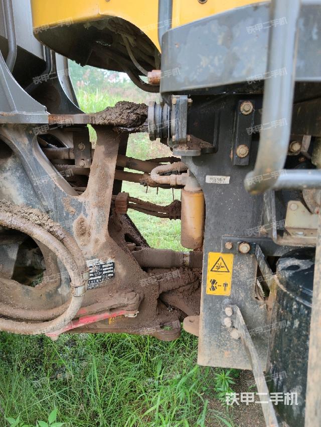 車架鉸接(液壓/傳動(dòng)系統(tǒng)) 車架鉸接(液壓/傳動(dòng)系統(tǒng))