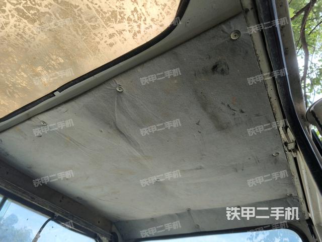 左后方玻璃角标(驾驶室部分) 左后方玻璃角标(驾驶室部分)