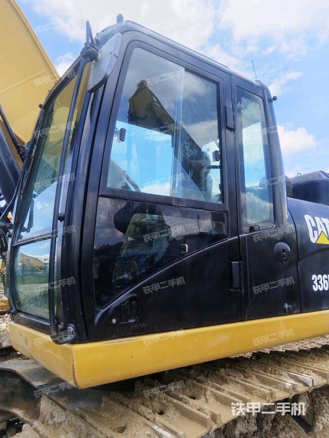 駕駛室左后45度(駕駛室部分) 駕駛室左后45度(駕駛室部分)