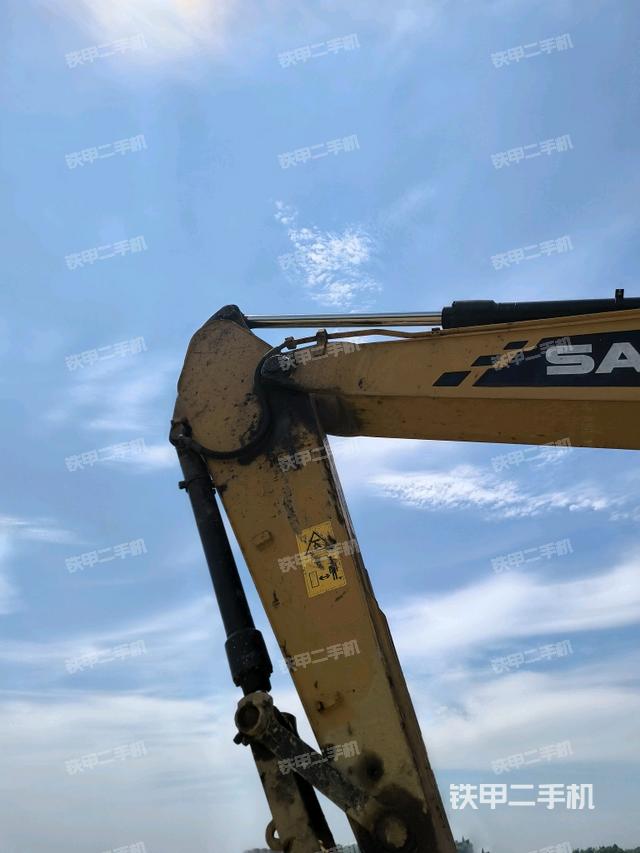 大臂油缸整體?豎拍(工作和回轉(zhuǎn)裝置) 大臂油缸整體?豎拍(工作和回轉(zhuǎn)裝置)