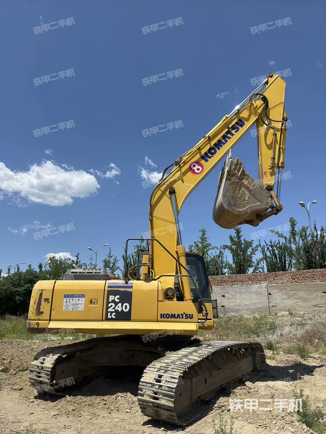 小松PC240LC-8M0挖掘机的设备实拍-第9张实拍照片