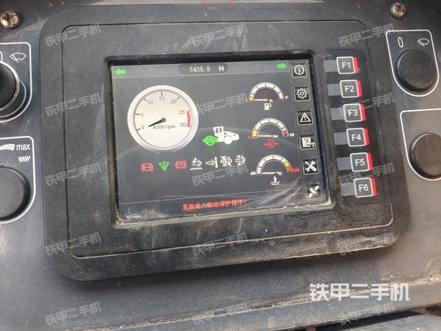 仪表盘全景(压路机驾驶室) 仪表盘全景(压路机驾驶室)