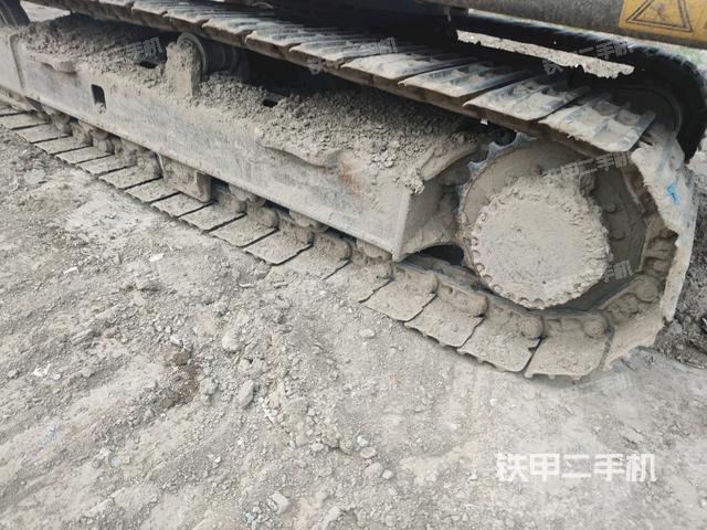 單側(cè)履帶整體(整機外觀) 單側(cè)履帶整體(整機外觀)