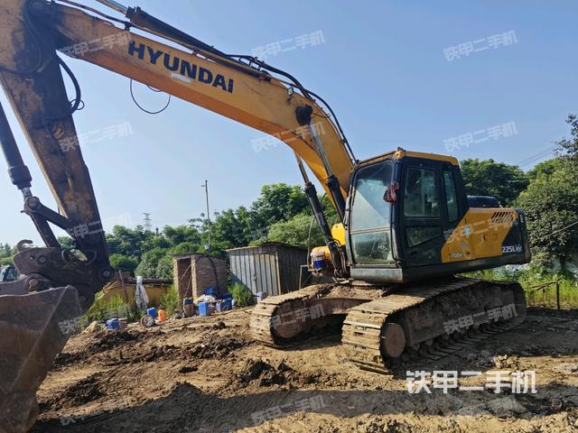 現(xiàn)代R215VS挖掘機