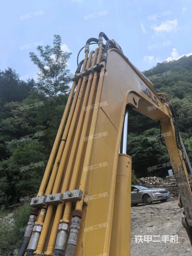 大臂背部俯视(工作和回转装置) 大臂背部俯视(工作和回转装置)