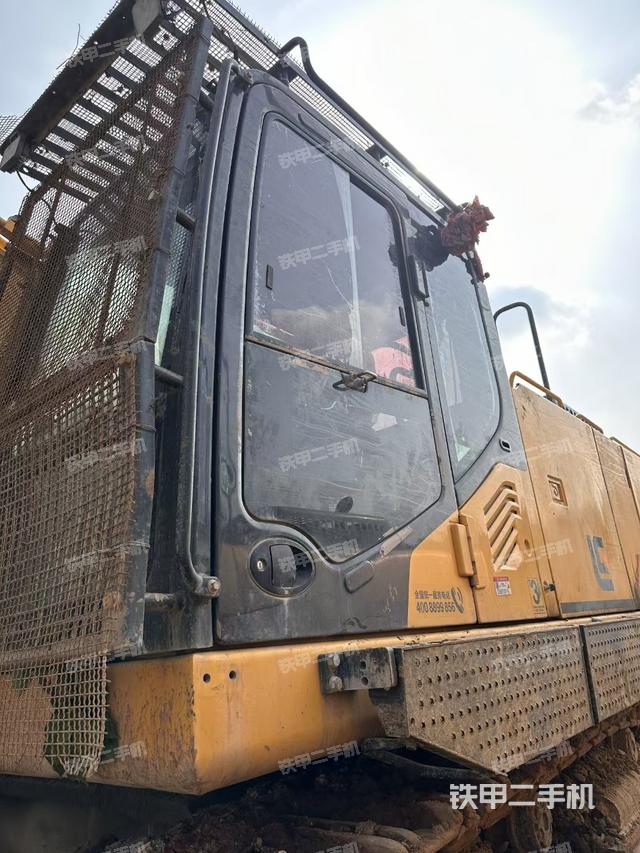 驾驶室顶部（整机外观）