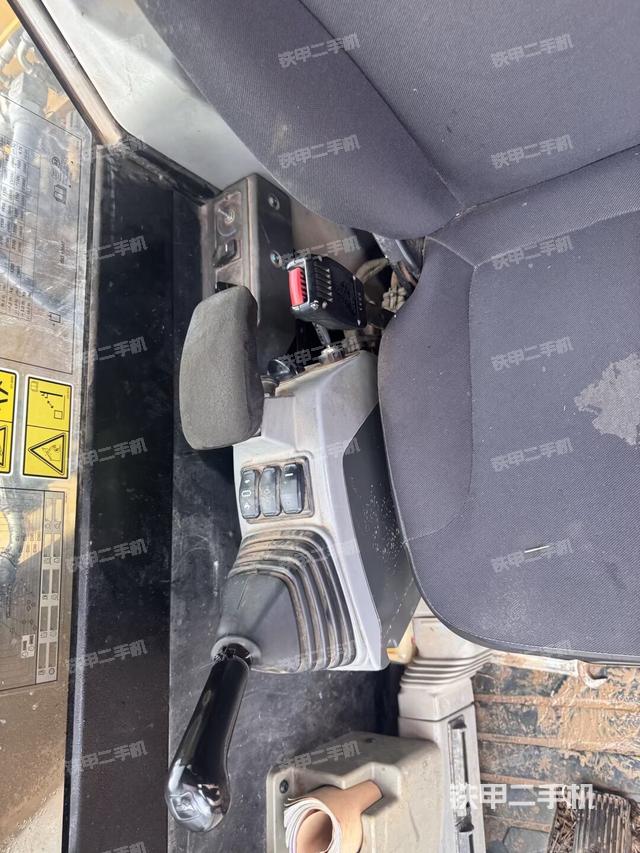 座椅左侧控制台/音响/含左手柄（驾驶室部分）