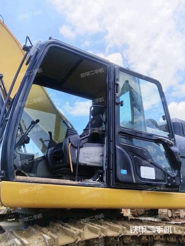 右側(cè)玻璃角標(biāo)(駕駛室部分) 右側(cè)玻璃角標(biāo)(駕駛室部分)