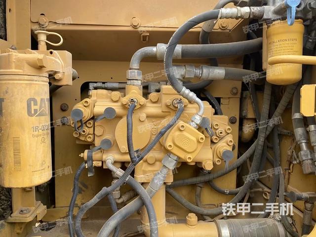 液壓泵艙室正面整體(整機(jī)外觀) 液壓泵艙室正面整體(整機(jī)外觀)