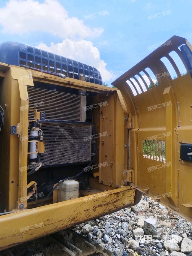 散热器正面(大件舱室) 散热器正面(大件舱室)