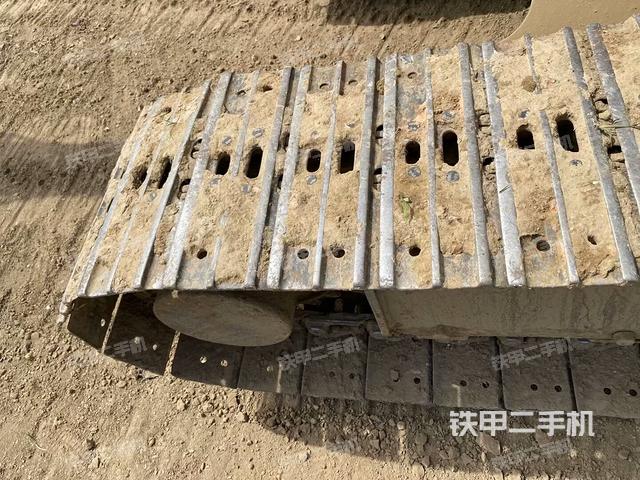 单侧履带整体(整机外观) 单侧履带整体(整机外观)