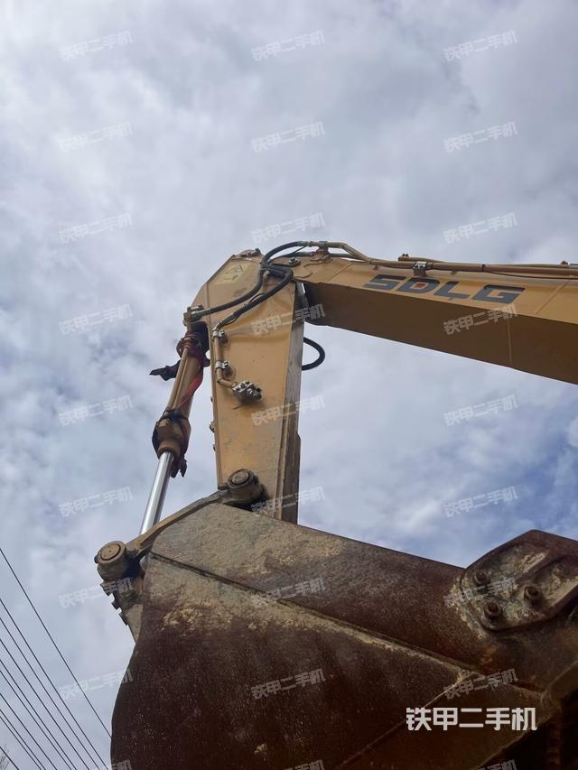 大臂整体 右侧（工作和回转装置）