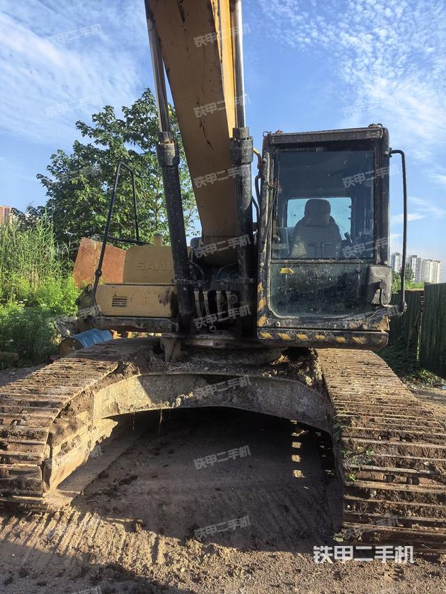 大臂油缸整體?豎拍(工作和回轉(zhuǎn)裝置) 大臂油缸整體?豎拍(工作和回轉(zhuǎn)裝置)