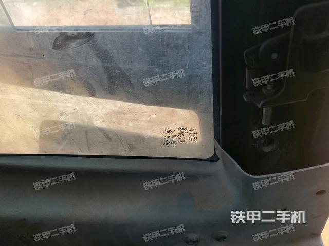 左后方玻璃角标(驾驶室部分) 左后方玻璃角标(驾驶室部分)