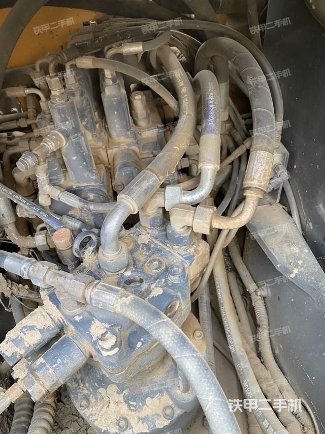 回轉(zhuǎn)馬達和主控閥（整機外觀）