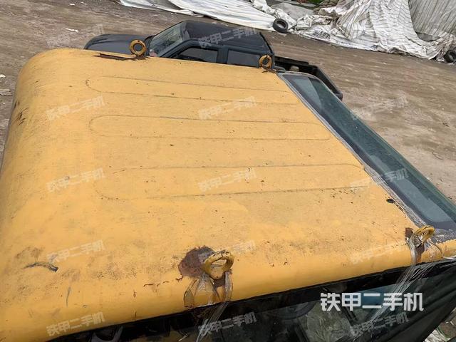 駕駛室頂部(整機(jī)外觀) 駕駛室頂部(整機(jī)外觀)