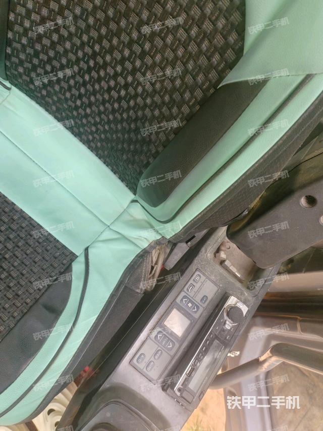 座椅左側(cè)控制臺(tái)/音響/含左手柄(駕駛室部分) 座椅左側(cè)控制臺(tái)/音響/含左手柄(駕駛室部分)