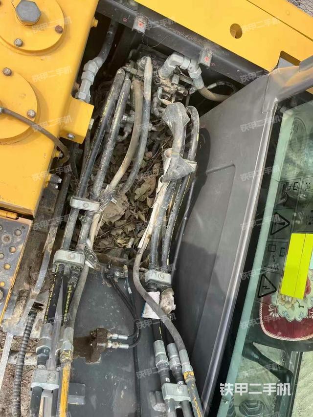 回转马达和主控阀（整机外观）