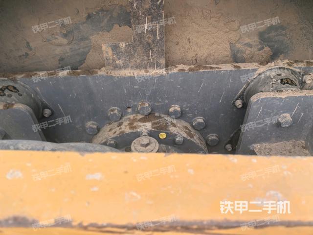 前轮左侧减震块连接及部件(压路机前后车架) 前轮左侧减震块连接及部件(压路机前后车架)