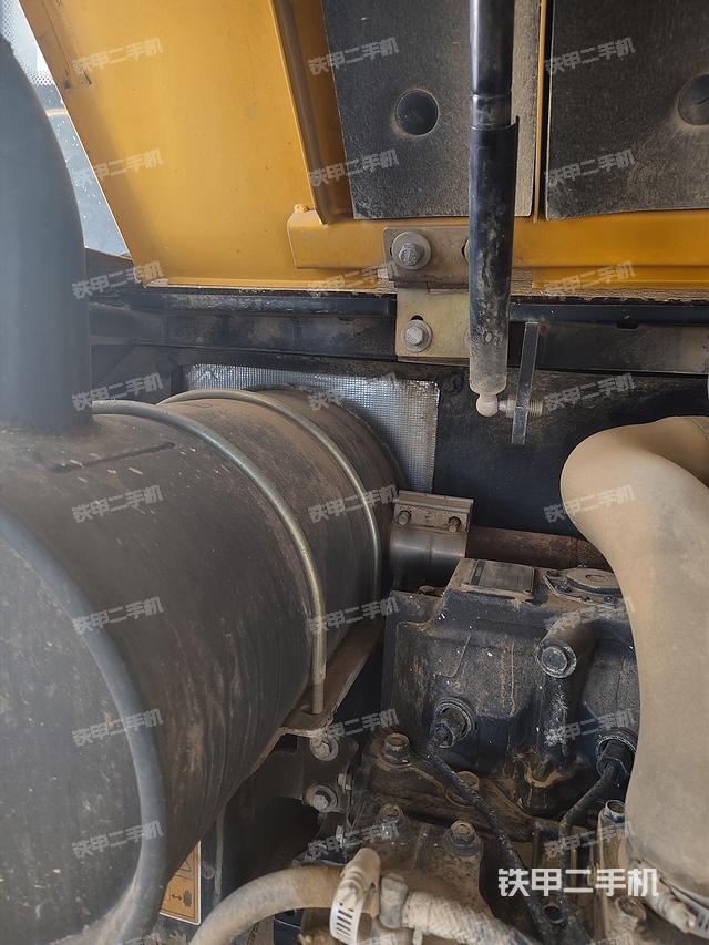 回转马达和主控阀（整机外观）