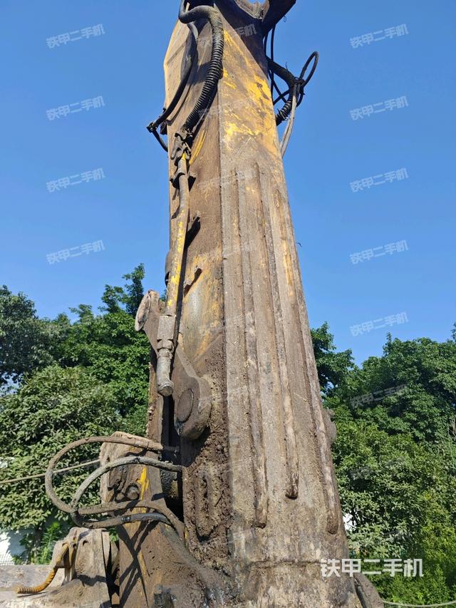 小臂整體左后(工作和回轉(zhuǎn)裝置) 小臂整體左后(工作和回轉(zhuǎn)裝置)