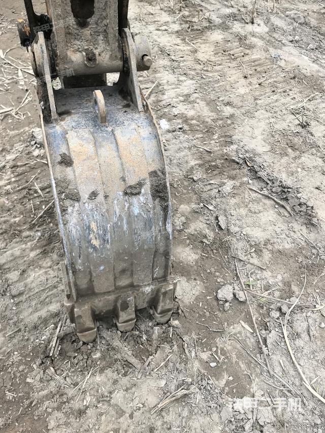 铲斗右后整体(工作和回转装置) 铲斗右后整体(工作和回转装置)