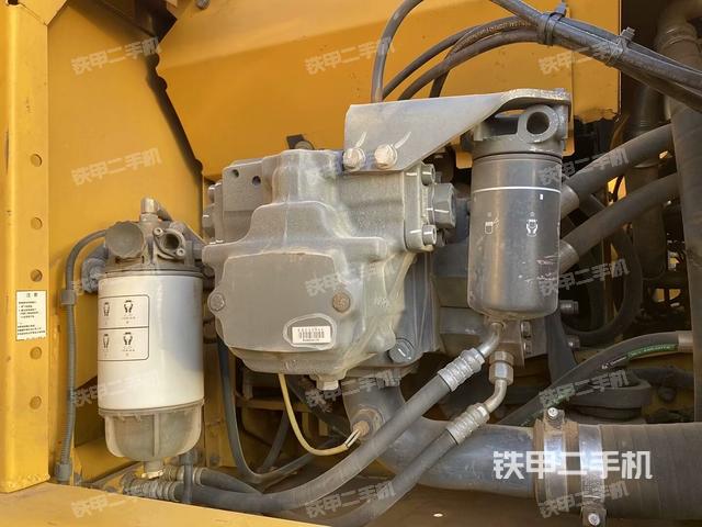 液压泵舱室正面整体(整机外观) 液压泵舱室正面整体(整机外观)