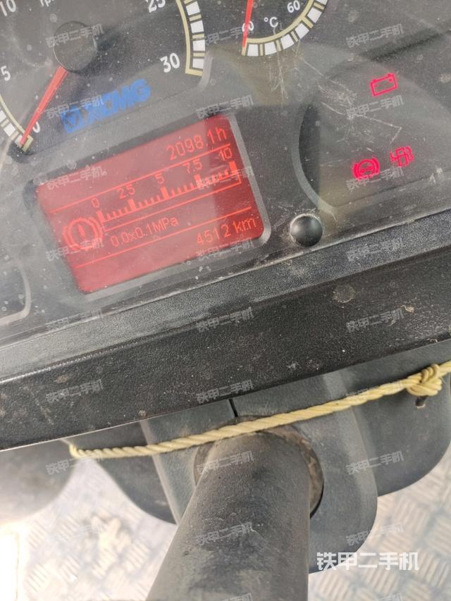 驾驶室内座椅、仪表操作手柄全景(压路机驾驶室) 驾驶室内座椅、仪表操作手柄全景(压路机驾驶室)