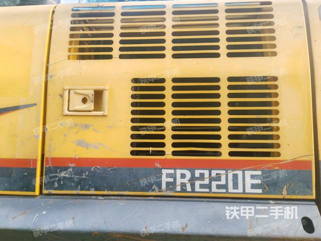 散熱器正面(大件艙室) 散熱器正面(大件艙室)