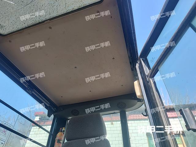 驾驶室顶部（整机外观）