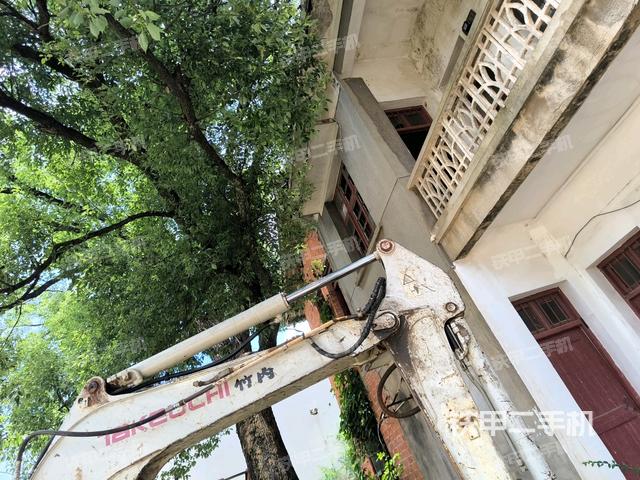 小臂整体左后(工作和回转装置) 小臂整体左后(工作和回转装置)