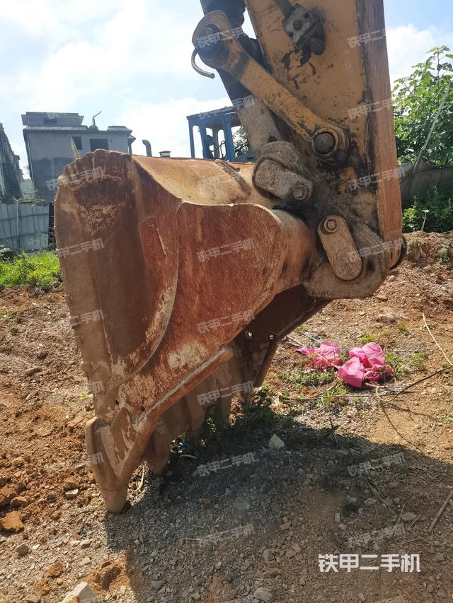 铲斗右后整体(工作和回转装置) 铲斗右后整体(工作和回转装置)