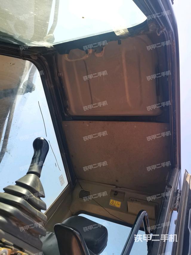 顶棚整体(驾驶室部分) 顶棚整体(驾驶室部分)