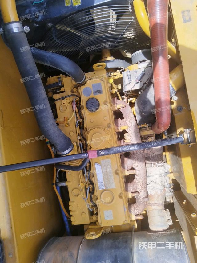 气门室盖螺丝特写(上车部件) 气门室盖螺丝特写(上车部件)