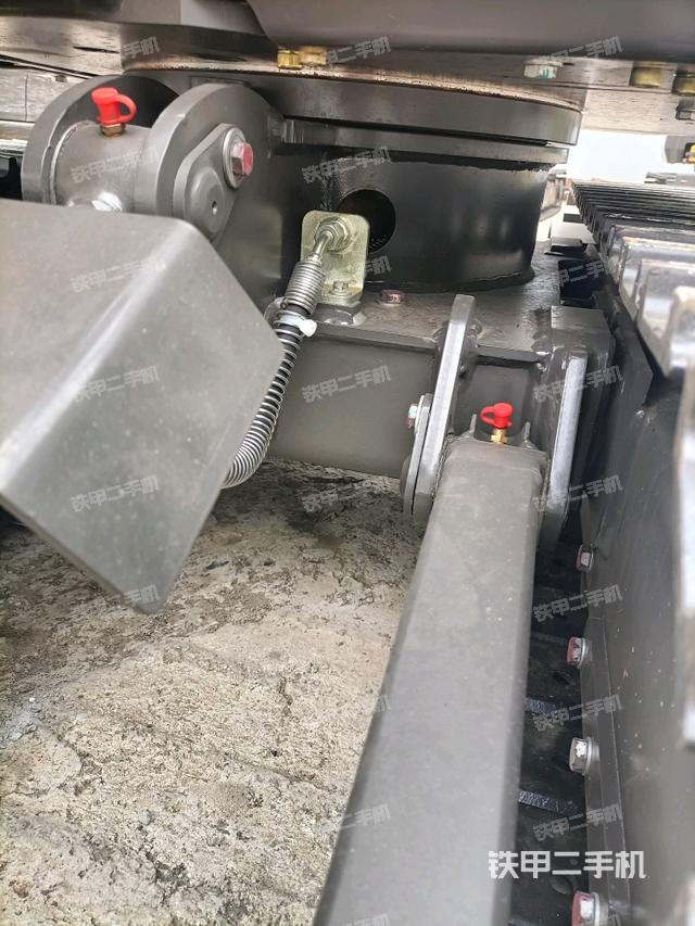 转盘和下车架正前(工作和回转装置) 转盘和下车架正前(工作和回转装置)