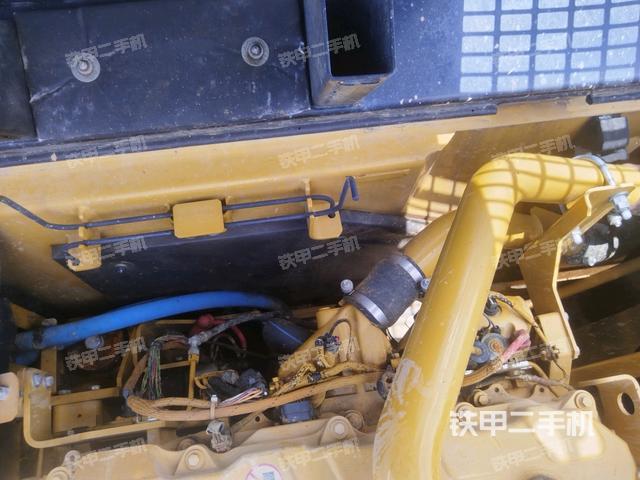 氣門室蓋螺絲特寫(上車部件) 氣門室蓋螺絲特寫(上車部件)