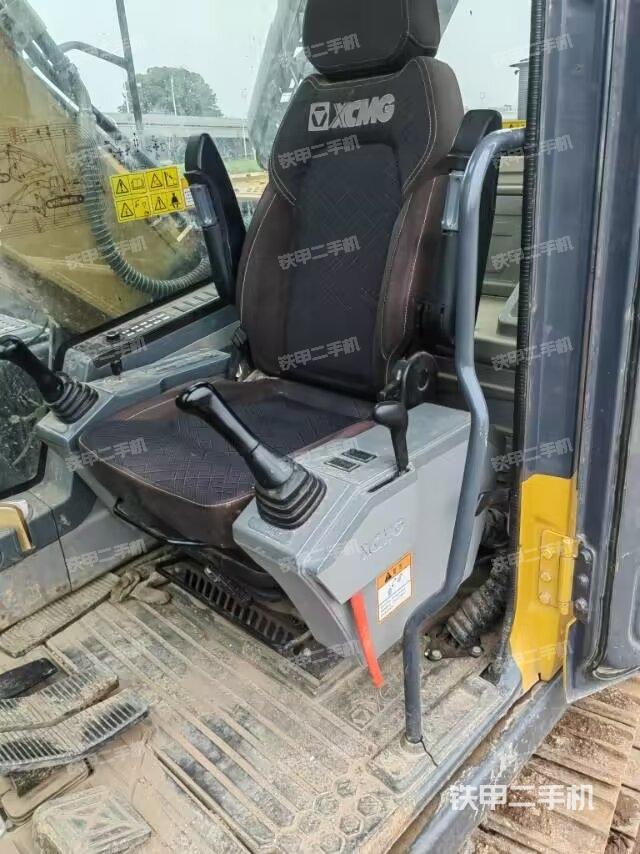 座椅左侧控制台/音响/含左手柄(驾驶室部分) 座椅左侧控制台/音响/含左手柄(驾驶室部分)