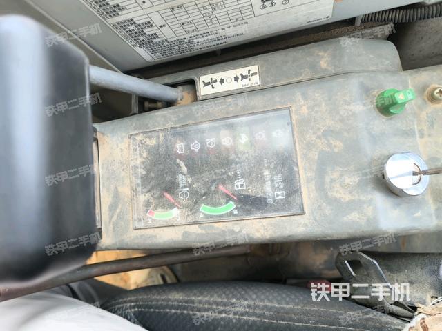 座椅左侧控制台/音响/含左手柄(驾驶室部分) 座椅左侧控制台/音响/含左手柄(驾驶室部分)